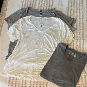 Old Navy Gray and White Short Sleeve Tees
